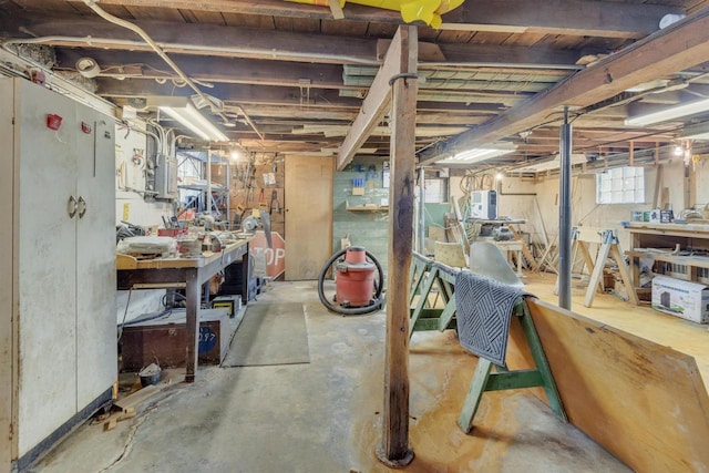 615 Ogden St, Marinette, WI 54143 - basement with a workshop area