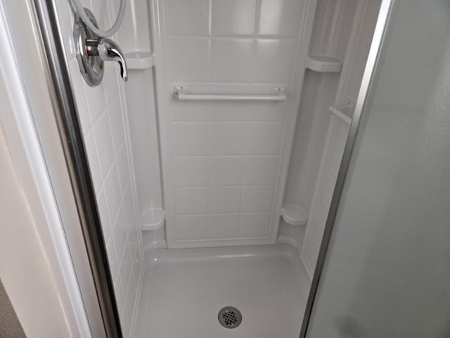 131 Crestview Ln, Nekoosa, WI 54457 - bathroom featuring a stall shower