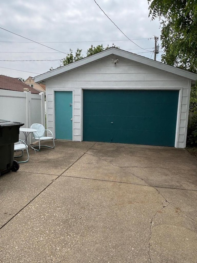 168 14th St, Fond Du Lac, WI 54935 - view of detached garage
