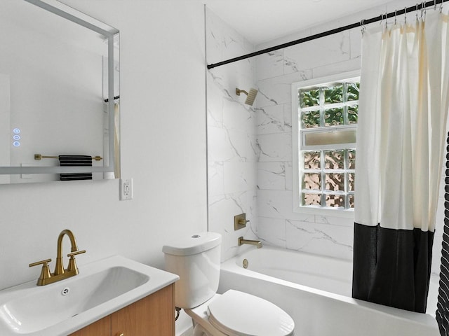 821 N 6th St, Manitowoc, WI 54220 - full bath featuring shower / bathtub combination with curtain and vanity