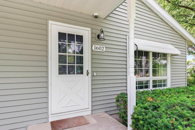 1602 Golden Oak Ln, Madison, WI 53711 - entrance to property featuring a security system