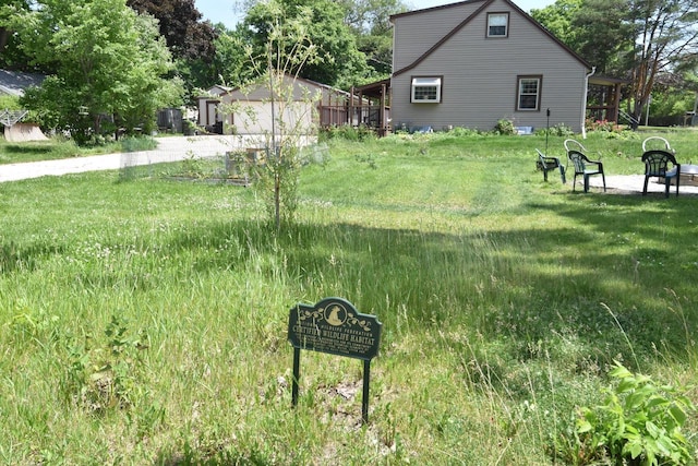 10526 W Congress St, Wauwatosa, WI 53225 - view of green lawn