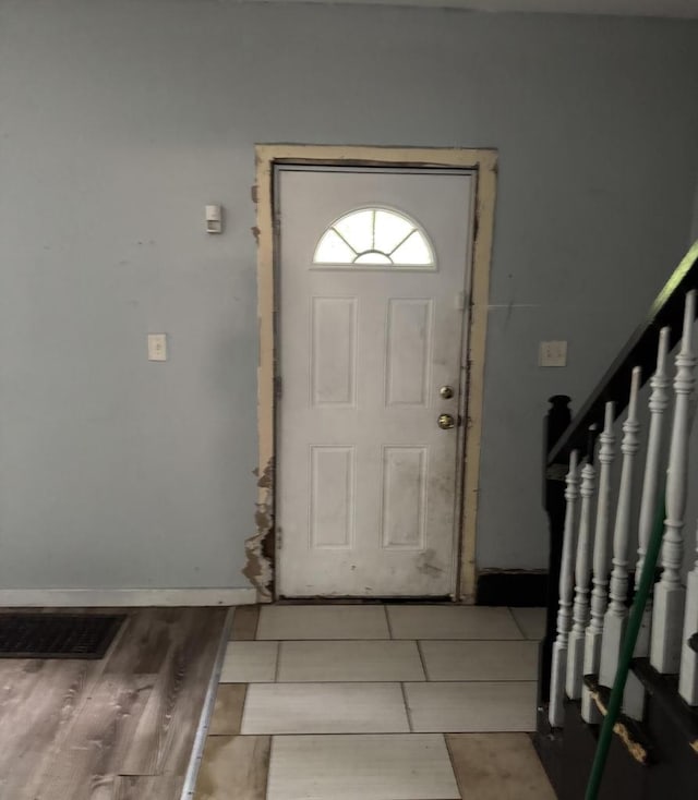 2340 N 12th St, Milwaukee, WI 53206 - entryway with baseboards