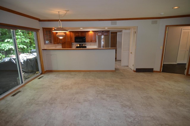 3333 N 12th St, Wausau, WI 54403 - unfurnished living room featuring ornamental molding and recessed lighting