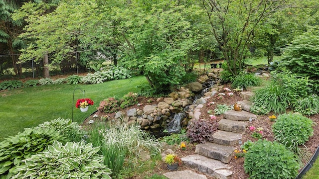 N80W32229 Northbrook Ct, Hartland, WI 53029 - view of yard