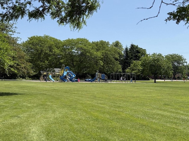 W169N11470 Biscayne Dr Unit 7, Germantown, WI 53022 - view of community with a lawn