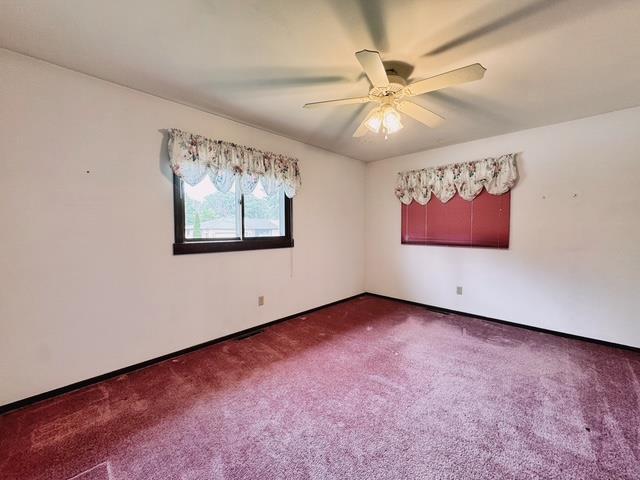 2709 Richard St, Marinette, WI 54143 - unfurnished room featuring carpet floors and a ceiling fan