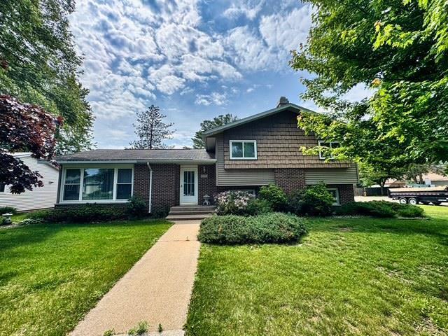 2709 Richard St, Marinette, WI 54143 - tri-level home featuring brick siding and a front lawn