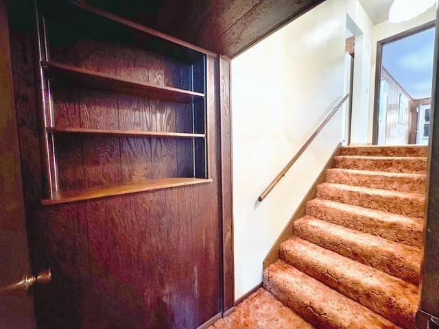 2709 Richard St, Marinette, WI 54143 - view of staircase