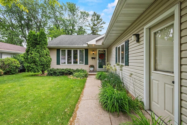 1001 W Taylor St, Appleton, WI 54914 - entrance to property with a yard