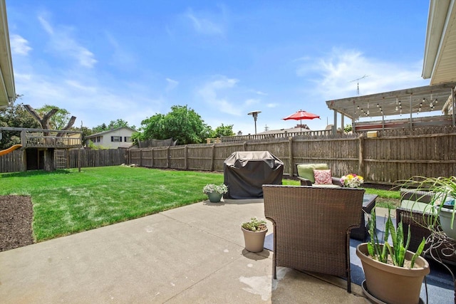 7939 32nd Ave, Kenosha, WI 53144 - fenced backyard with area for grilling and a patio area