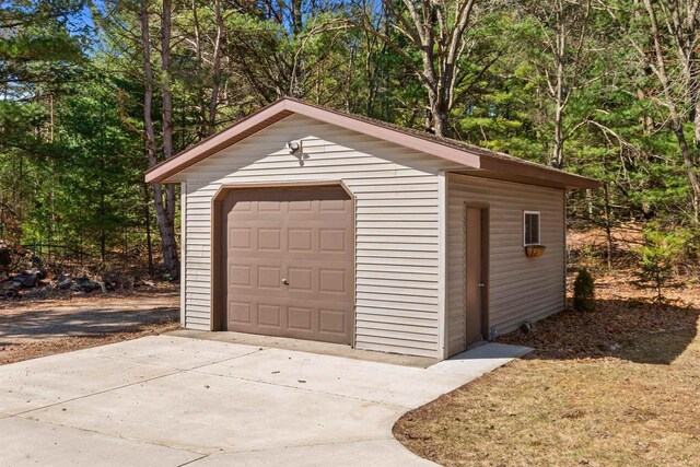 W11686 Buttercup Ave, Hancock, WI 54943 - detached garage with driveway