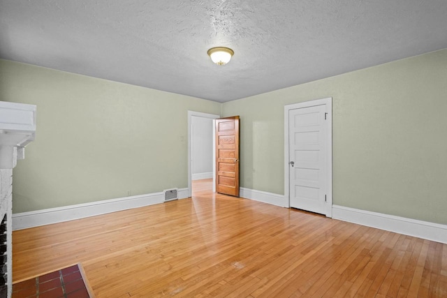 928 Emilie St, Green Bay, WI 54301 - unfurnished bedroom with wood-type flooring, a textured ceiling, and a closet