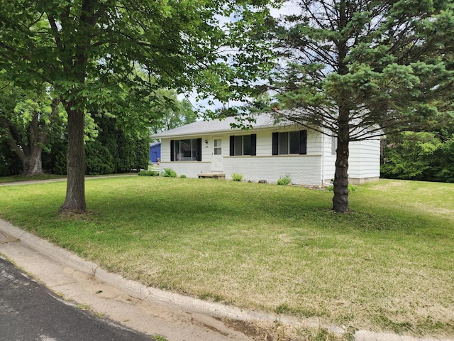 1239 Erick St, Fort Atkinson, WI 53538 - ranch-style home featuring a front lawn