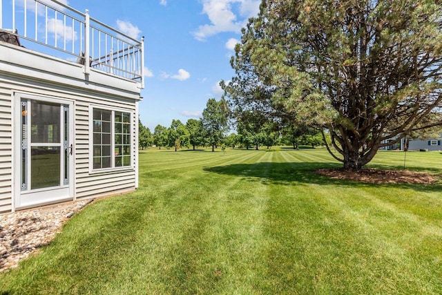 2524 Village Ln Unit B, Oshkosh, WI 54904 - view of grassy yard