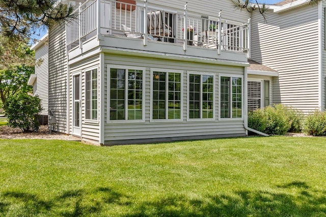 2524 Village Ln Unit B, Oshkosh, WI 54904 - back of property with a balcony and a lawn