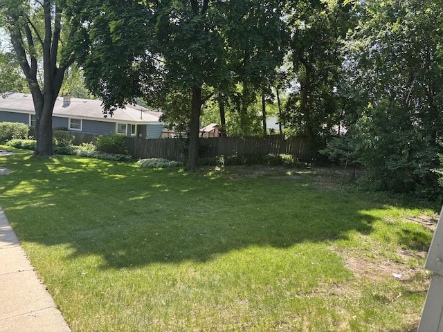 9035 W Burdick Ave, Milwaukee, WI 53227 - view of yard