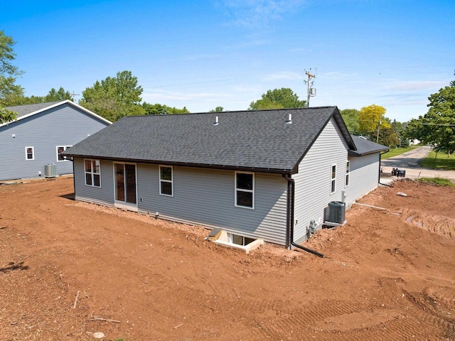 997 E Sunnyview Rd, Oshkosh, WI 54901 - back of house with a shingled roof