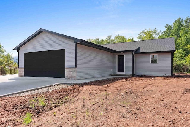 997 E Sunnyview Rd, Oshkosh, WI 54901 - ranch-style home featuring a garage