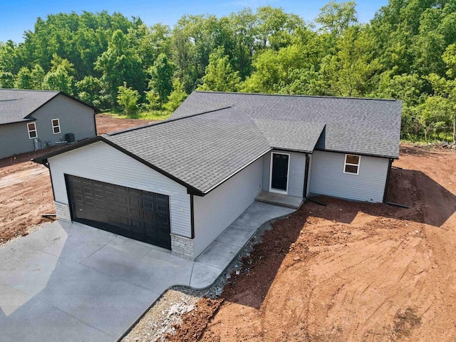 997 E Sunnyview Rd, Oshkosh, WI 54901 - single story home with an attached garage, a shingled roof, and concrete driveway