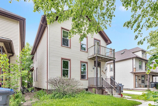 628 End Ct Unit 628A, Sheboygan, WI 53081 - traditional-style house featuring a balcony