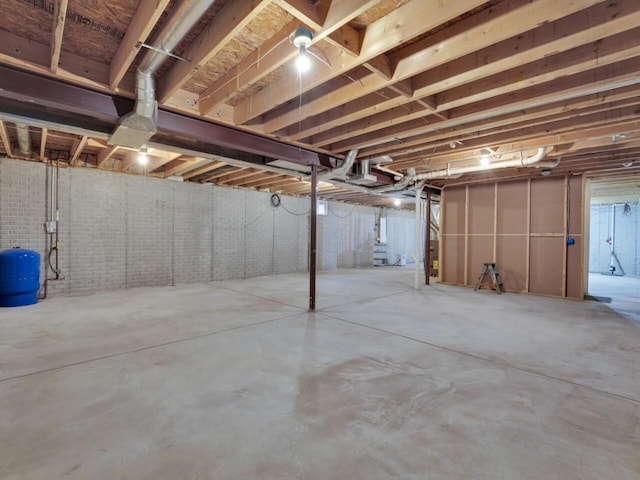 8300 Fishman Rd, Burlington, WI 53105 - unfinished below grade area featuring a water pressure tank