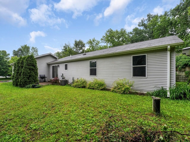 8300 Fishman Rd, Burlington, WI 53105 - back of property featuring a lawn and a patio