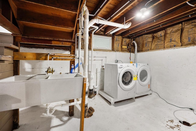 50 S Marquette St, Madison, WI 53704 - laundry area featuring washing machine and clothes dryer