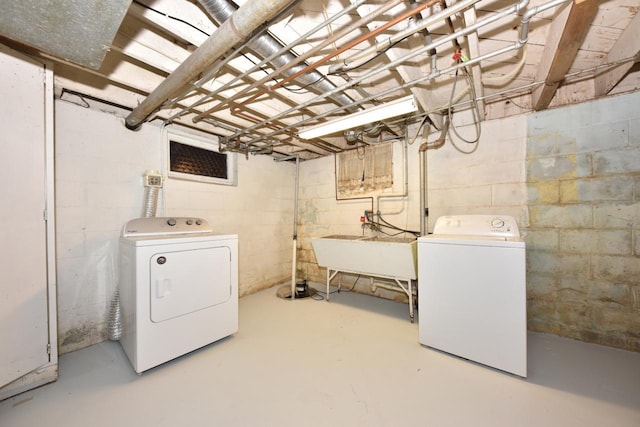 8535 N 59th St, Brown Deer, WI 53223 - laundry area featuring washing machine and clothes dryer