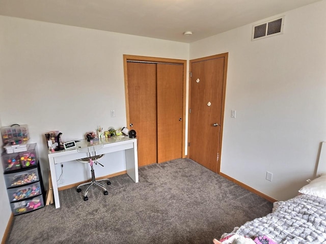 3201 Mockingbird Way, Oshkosh, WI 54904 - carpeted bedroom featuring a closet and a desk