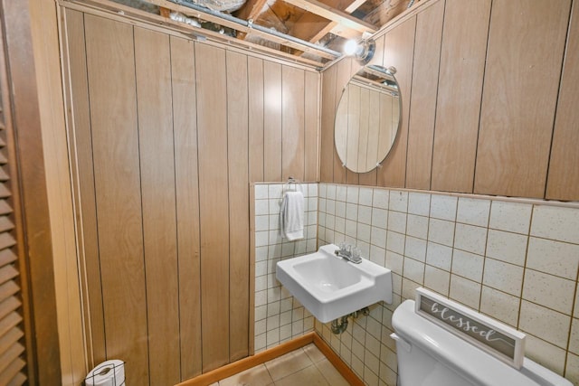 2750 N 86th St, Milwaukee, WI 53222 - bathroom featuring toilet and tile patterned floors