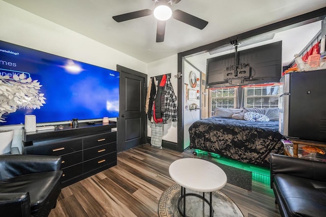 500 S Pierce Ave, Appleton, WI 54914 - living room with dark wood finished floors and a ceiling fan