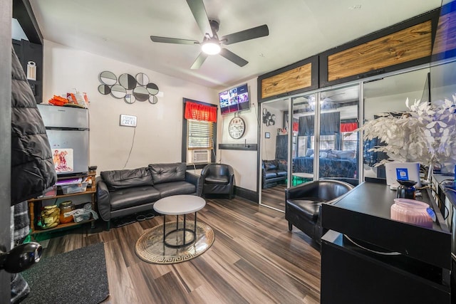 500 S Pierce Ave, Appleton, WI 54914 - living area with wood finished floors and ceiling fan