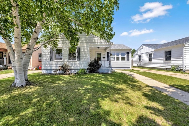 2316 W Rohr Ave, Milwaukee, WI 53209 - view of front facade with a front yard