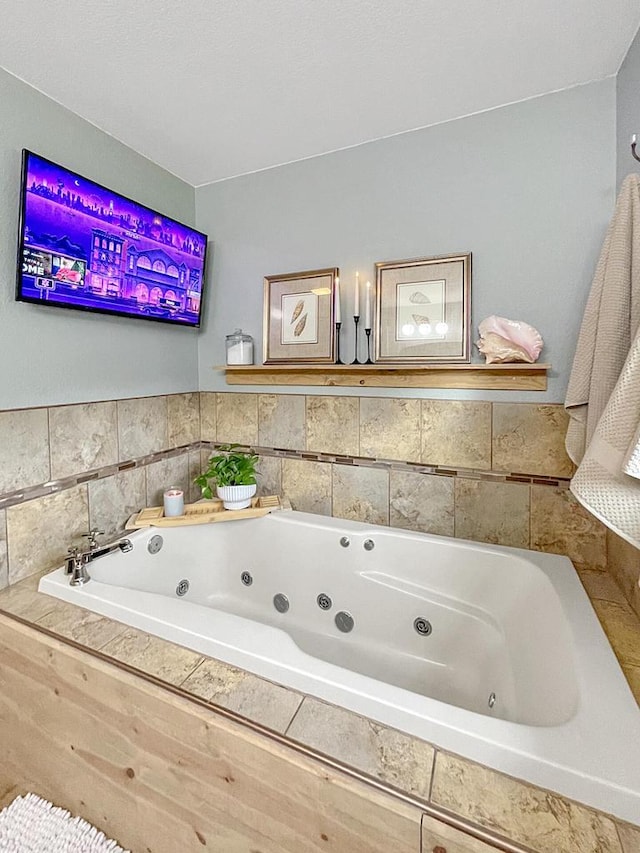 431 Limestone St, Kiel, WI 53042 - bathroom with a tub with jets