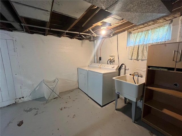 514 S Robert St, Grantsburg, WI 54840 - washroom with washer and clothes dryer