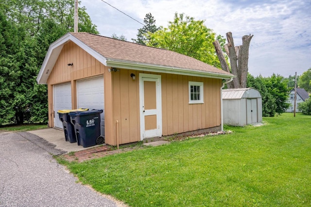 318 Tremont St, Mauston, WI 53948 - view of detached garage