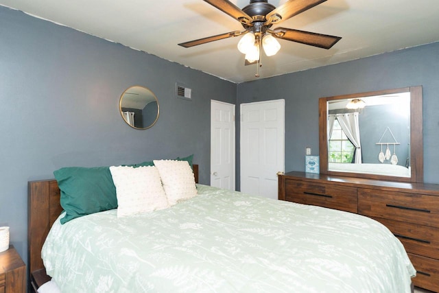 6533 W Center St, Wauwatosa, WI 53210 - bedroom featuring ceiling fan