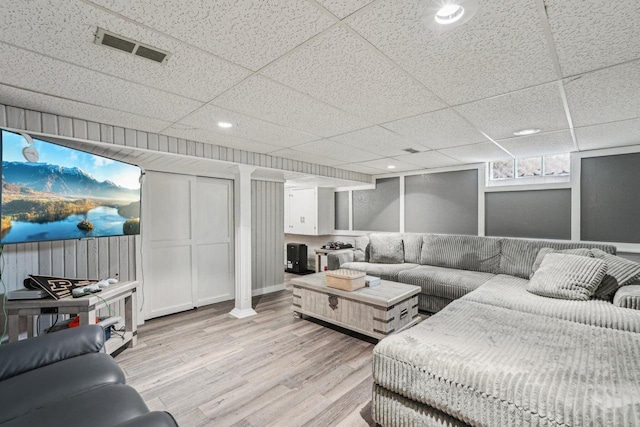 2040 San Fernando Dr, Elm Grove, WI 53122 - living room featuring light wood-style flooring, a drop ceiling, and recessed lighting