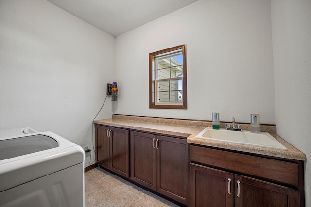 10870 N Spartan Cir, Mequon, WI 53097 - laundry area featuring washer / clothes dryer and cabinet space