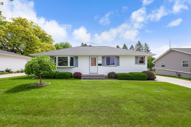 1313 S 26th St, Manitowoc, WI 54220 - ranch-style home with a front yard