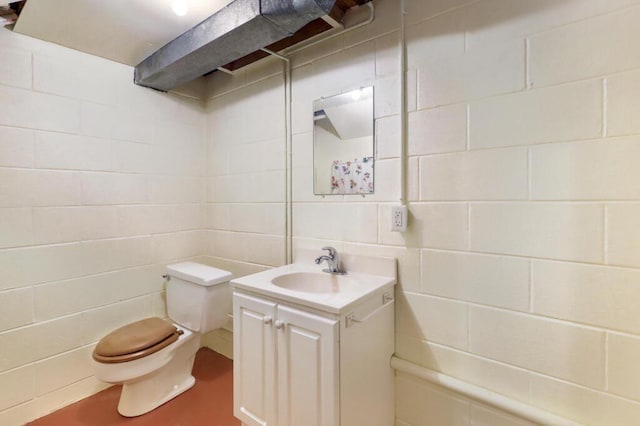 1313 S 26th St, Manitowoc, WI 54220 - bathroom with toilet and vanity