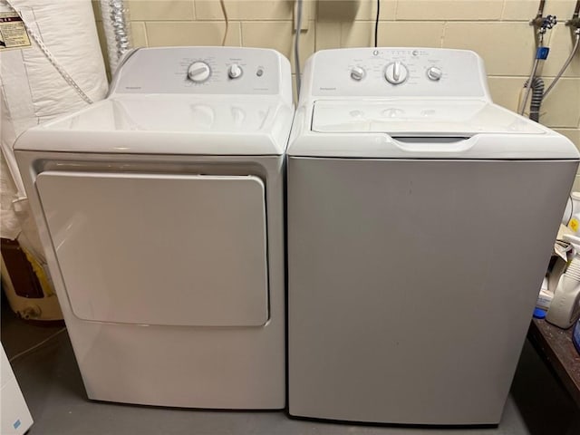 1623 Edgewood Ln, Eau Claire, WI 54703 - laundry room featuring washer and dryer and concrete block wall