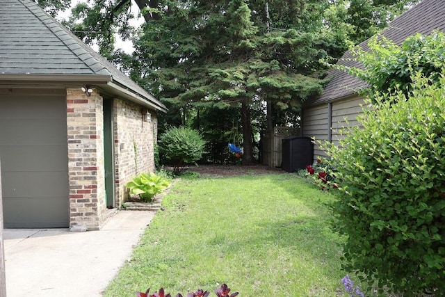 6309 W Mckinley Ave, Wauwatosa, WI 53213 - view of green lawn featuring driveway