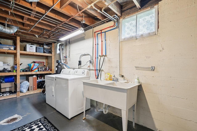 509 S 6th Ave, West Bend, WI 53095 - laundry room featuring washer and dryer