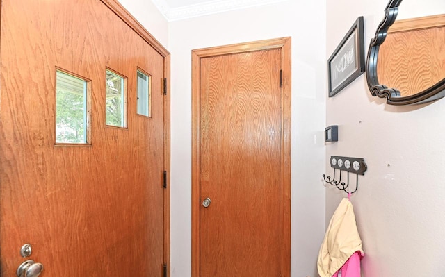2954 S 48th St, Milwaukee, WI 53219 - corridor featuring crown molding