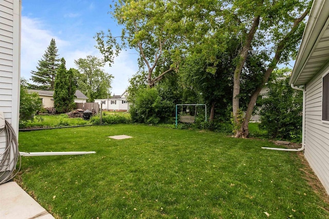 624 W 8th Ave, Oshkosh, WI 54902 - view of green lawn