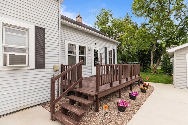 624 W 8th Ave, Oshkosh, WI 54902 - wooden deck with a patio area