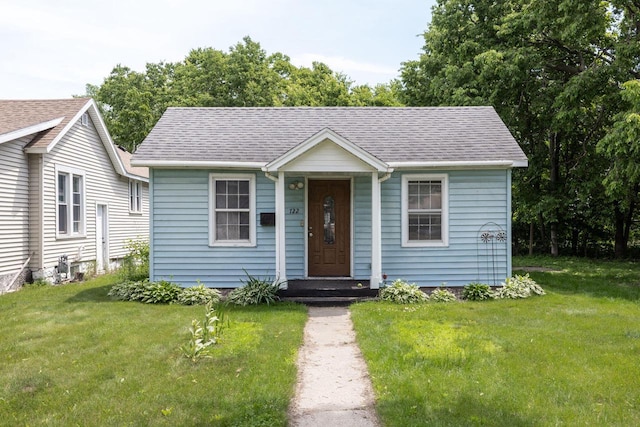 722 Avon St, La Crosse, WI 54603 - bungalow featuring roof with shingles and a front lawn