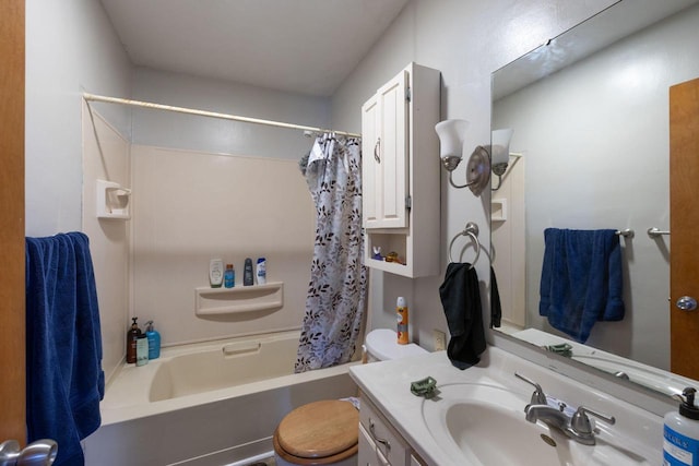 722 Avon St, La Crosse, WI 54603 - full bathroom featuring vanity and shower / bath combo